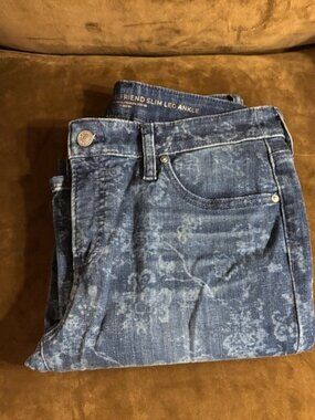 Chico’s So Slimming Girlfriend Ankle Jeans Floral Terrace - Size 0R. NWOT